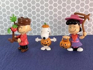 3 Peanuts Halloween Figures Cowgirl Lucy Pumpkin Snoopy Christmas Charlie Brown - Picture 1 of 14