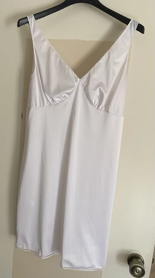 Vintage VANITY FAIR Full Slip Branco Tamanho 36 20” LONG CHEMISE Fenda - Imagem 1 de 3