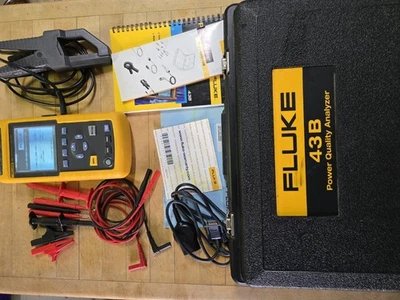Kit analizador de calidad eléctrica Fluke 43B | Abrazadera, cables, cargador, manual y estuche rígido Foto 1 de 4