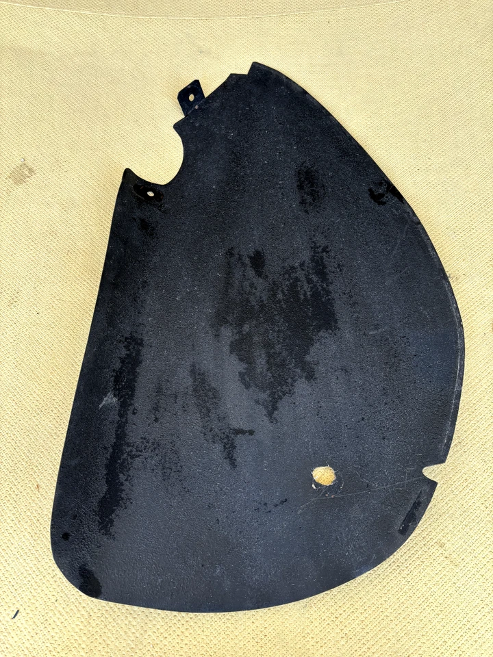 PIEZAS DETOMASO PANTERA 71-74: ESCUDO TRASERO LADO PASAJERO Foto 1 de 1