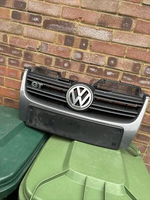 Rejilla delantera VOLKSWAGEN GOLF GT Sport. MK5 GRIS 2006 - 2009. Pieza: 1K5853653 Foto 1 de 4