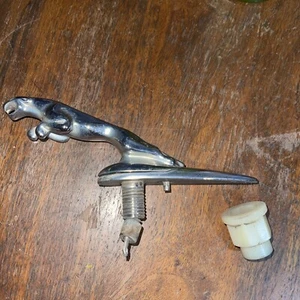 1995-2003 Jaguar XJ6 XJ8 Large Leaper Leaping Cat Hood Ornament HNA6350 OEM - Picture 1 of 6