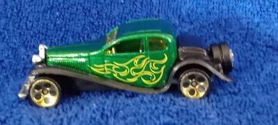 VINTAGE HOT WHEELS Green w/ Yellow ghost flames 1980 '37 Bugatti " Near Mint" - Image 1 of 4
