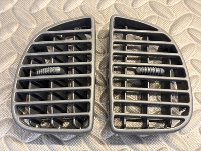 01-07 Sequoia Heater AC HVAC Dash CENTER Vent Louvers 2001-2007 - Изображение 1 из 4