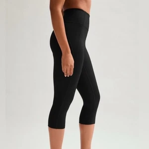Girlfriend Collective Black Compressive High-Rise Capri Leggings Woman's medium - Picture 1 of 16