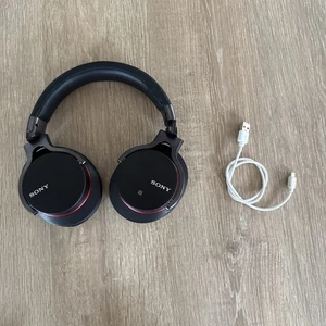 SONY MDR-1ABT Wireless Bluetooth Stereo Headphones Good Condition Black Japan - Picture 1 of 14