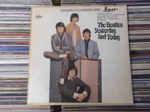THE BEATLES LP:  YESTERDAY AND TODAY (US;  Capitol Records ‎– ST 2553) - Bild 1 von 4