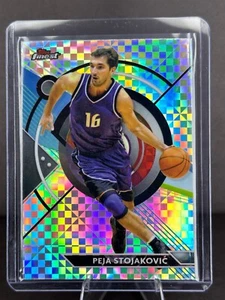 2023-24 Topps Finest - Peja Stojakovic - Checkerboard Refractor #34 Kings - Picture 1 of 2