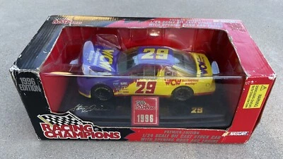 Coche fundido a presión vintage 1996 Racing Champions NASCAR #29 World Wrestling WCW 1/18 Foto 1 de 4