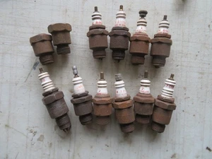 JOB LOT OF 10 VINTAGE CHAMPION  SPARK PLUGS  SEE DETAILS - Picture 1 of 3