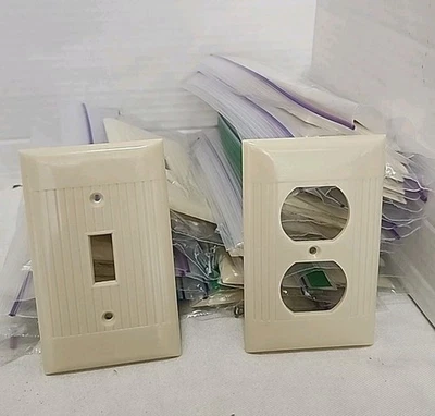 Lote -Sierra EE. UU. Acanalado Marfil Baquelita Art Deco Interruptor y Salida Placas de Cubierta de Pared Foto 1 de 4