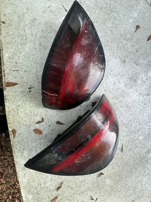 99-05 Pontiac Grand Am Tail Lights Pair - Image 1 of 2