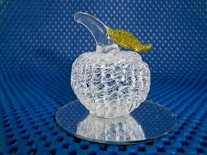 NEW in Box!! Apple on Mirror Spun Crystal Clear Glass Green Leaf Figurine - Picture 1 of 5