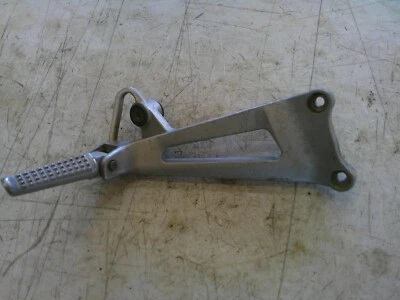 Reposapiés trasero derecho pasajero Honda Interceptor 750 VFR750F 1994-97 Foto 1 de 4