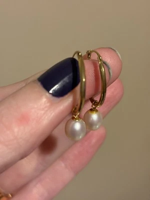 Pendientes de aro pequeños 14K con potenciadores colgantes de perlas cultivadas de agua dulce extraíbles Foto 1 de 2