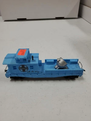 HO Scale Blue Santa Fe All the Way Caboose with SpotLight~Untested. - Image 1 of 4