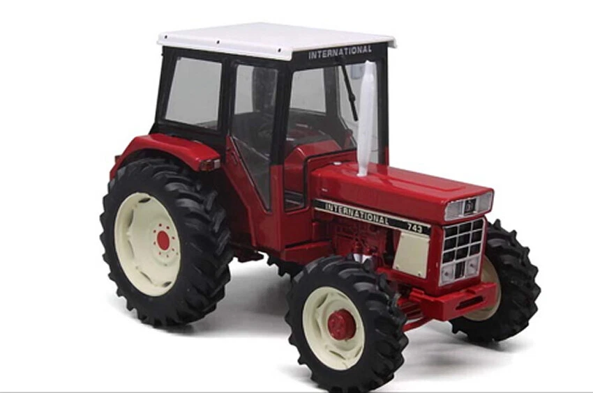 TRATTORE CASE IH 743 4x4 1:32 - Immagine 1 di 1
