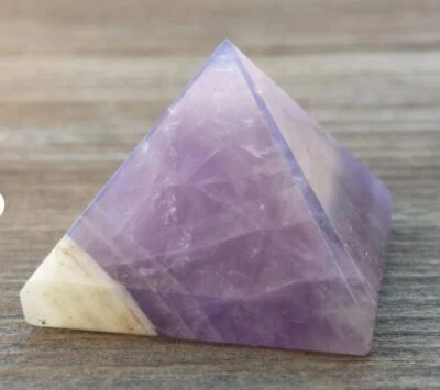 PEQUEÑA PIRÁMIDE DE PIEDRAS PRECIOSAS AMATISTA NATURAL 20-22mm Foto 1 de 4