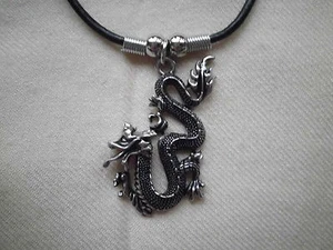 Leder-Halsband 2mm Karabiner Modeschmuck Kette Anhänger silber-farben Drache NEU - Bild 1 von 2