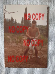 Griechischer hübscher Teenager hält die Hörner einer Ziege Vintage altes Foto GRIECHENLAND - Bild 1 von 2