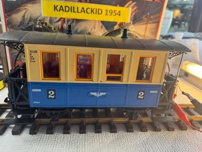 🚂 G - LGB -3015 - PASSENGER CAR / SITTING FIGURES -LIGHTED💥G742 - Image 1 of 4