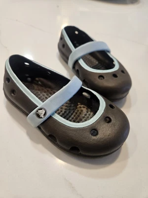 CROCS Niña Pequeña Talla 4 C Marrón Azul - En Excelente Estado Foto 1 de 4