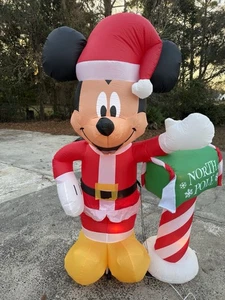 Disney Navidad Mickey Mouse con buzón inflable Polo Norte 7 pies luces - Imagen 1 de 8