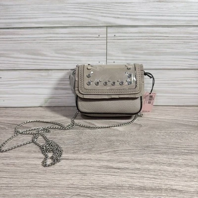 Bolsa tiracolo Victoria's Secret cravejada corrente couro sintético grão seixo nova - Imagem 1 de 4