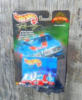 Dodge Charger 1/64 #3 de 4 Hot Wheels Salón de la Fama #43 Richard Petty STP '72 Foto 1 de 2