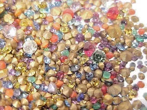 600 TEE TINY VINTAGE GLASS RHINESTONES LOT REPAIR JEWELRY LOOSE STONE ASSORTMENT - Picture 1 of 9