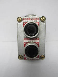 KILLARK XCS-4B7 CONTROL DE UBICACIÓN PELIGROSA DE ALTA RESISTENCIA / 2 PULSADORES - Imagen 1 de 5