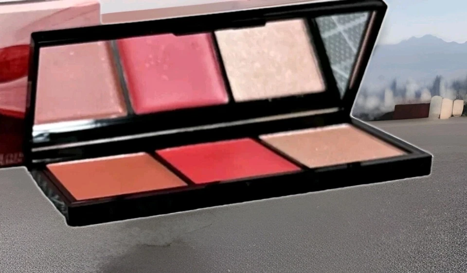 Laura Geller Made to Multitask Eye Lip Cheek Palette THINK PINK RTL $28 - Image 1 of 3