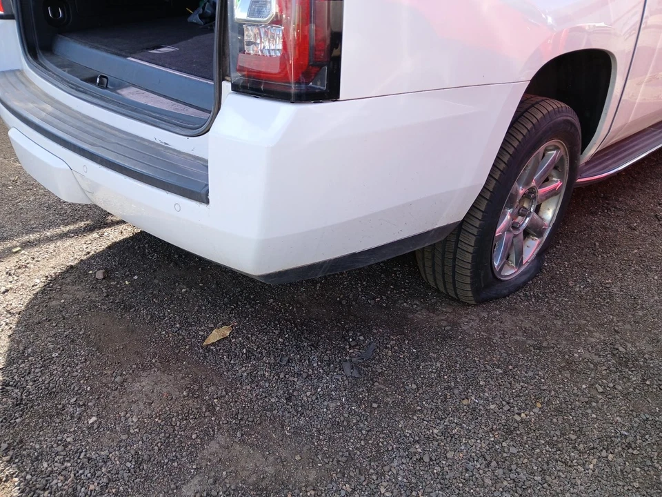 Conjunto de parachoques trasero usado para: GMC Yukon XL 1500 2017 sin estacionamiento eléctrico Foto 1 de 4