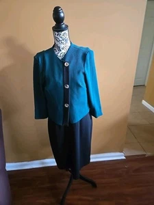 Abito combinato nero e verde affilato con bottoni oro - Foto 1 di 18