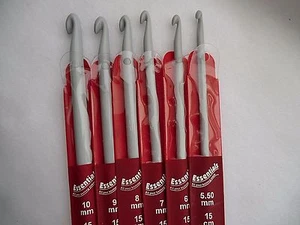 QUALITY CROCHET HOOKS BY WHITECROFT LYDNEY ALL SIZES Lge, PLASTIC OR Sml METAL - Picture 1 of 1