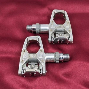 Wellgo R4 Clipless Road Bike Pedals Adjustable Tension SPD SL TWO COLORS - Picture 1 of 26