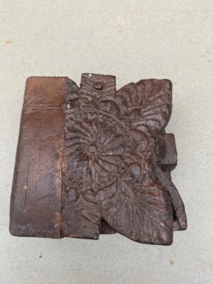 Antigua caja Tika de madera tallada a mano de colección  Foto 1 de 4