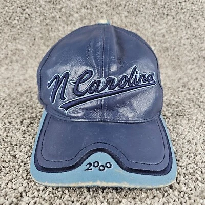 Gorra gorra vintage de Carolina del Norte con tacones alquitranados UNC Y2K escritura deletreada cuero azul Foto 1 de 4
