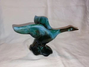 Vtg 8-1/2" Blue Mountain Pottery Flying Canada Goose Figurine Teal Green VGC - Bild 1 von 5