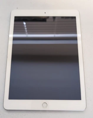 Apple iPad 5th Gen. 32GB, Wi-Fi, 9.7in - Silver/White (CA) Good Cond. - Image 1 of 3