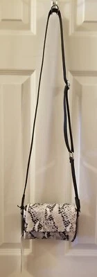 Nuevo con etiquetas Bolso de Mano Aimee Kestenberg Serpiente Vainilla Mini Cruz Piel de Serpiente Textura Cuero Foto 1 de 4