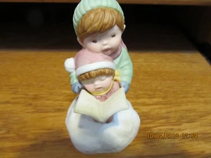 Avon Musical Figurine Joy to the World Christmas Porcelain Holiday Vintage 1985  - Picture 1 of 12