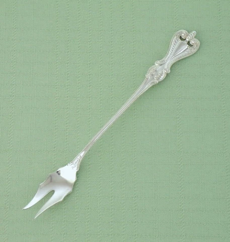 Vintage TOWLE Sterling Silver OLD COLONIAL Pickle OLIVE Fork w/ WING  6" NO Mono Cover