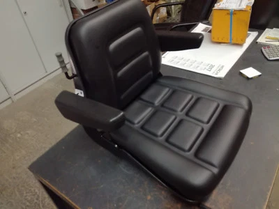 MARKENLOS Sitz gefedert m. Armlehnen +Beckengurt für Baumaschinen,Lader,Minibagger,Stapler
