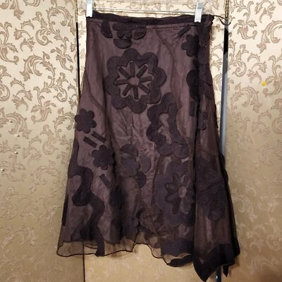 Falda de tul línea A adornada floral marrón avellana talla 8 Foto 1 de 4