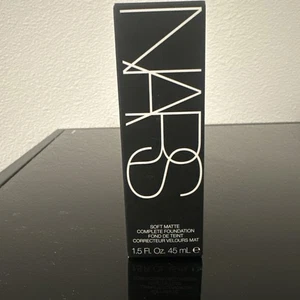 NARS Soft Matte Complete Foundation - # Mont Blanc (Light 2) 45ml/1.5oz - Picture 1 of 3