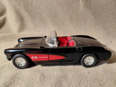 Литая под давлением копия черного кабриолета Chevrolet Corvette 1957 1:43 Road Signatures  - Изображение 1 из 4