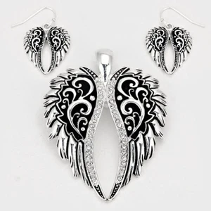 Women's Filigree Wings Pendant Set - Picture 1 of 2