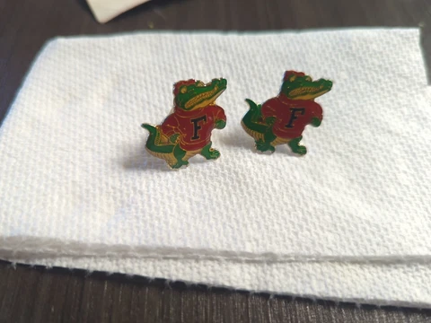 Vintage University of Florida Gators Mascot Gold Tone Enamel Lapel Hat Pin Cover