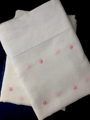 "Juego de 4 paneles de cortinas transparentes con puntos rosas bordados Pottery Barn Kids 44"" X 82""" Foto 1 de 4